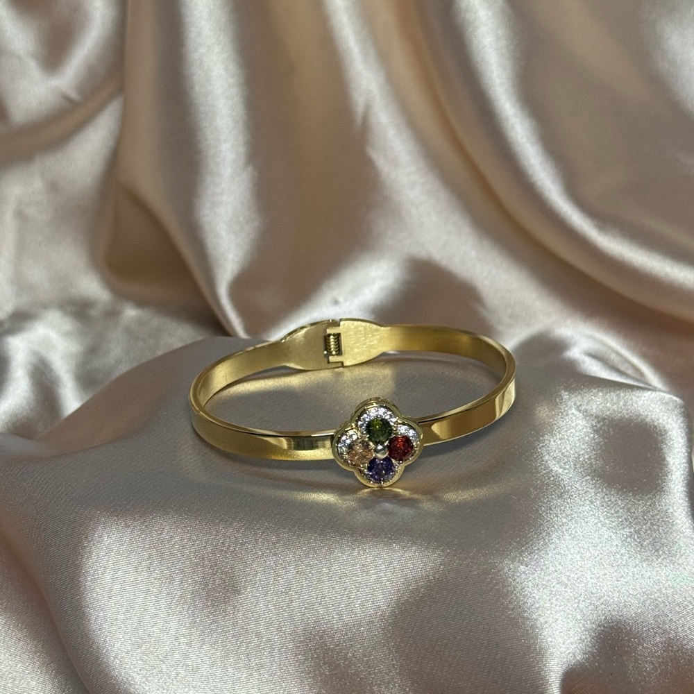 Elegant Gold Bracelet with Multicolor Gemstones